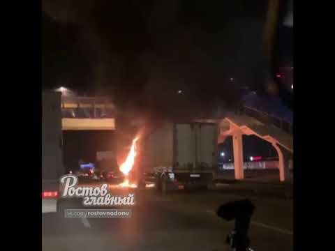 Фура загорелась на Аксайском проспекте в Ростове-на-Дону: видео